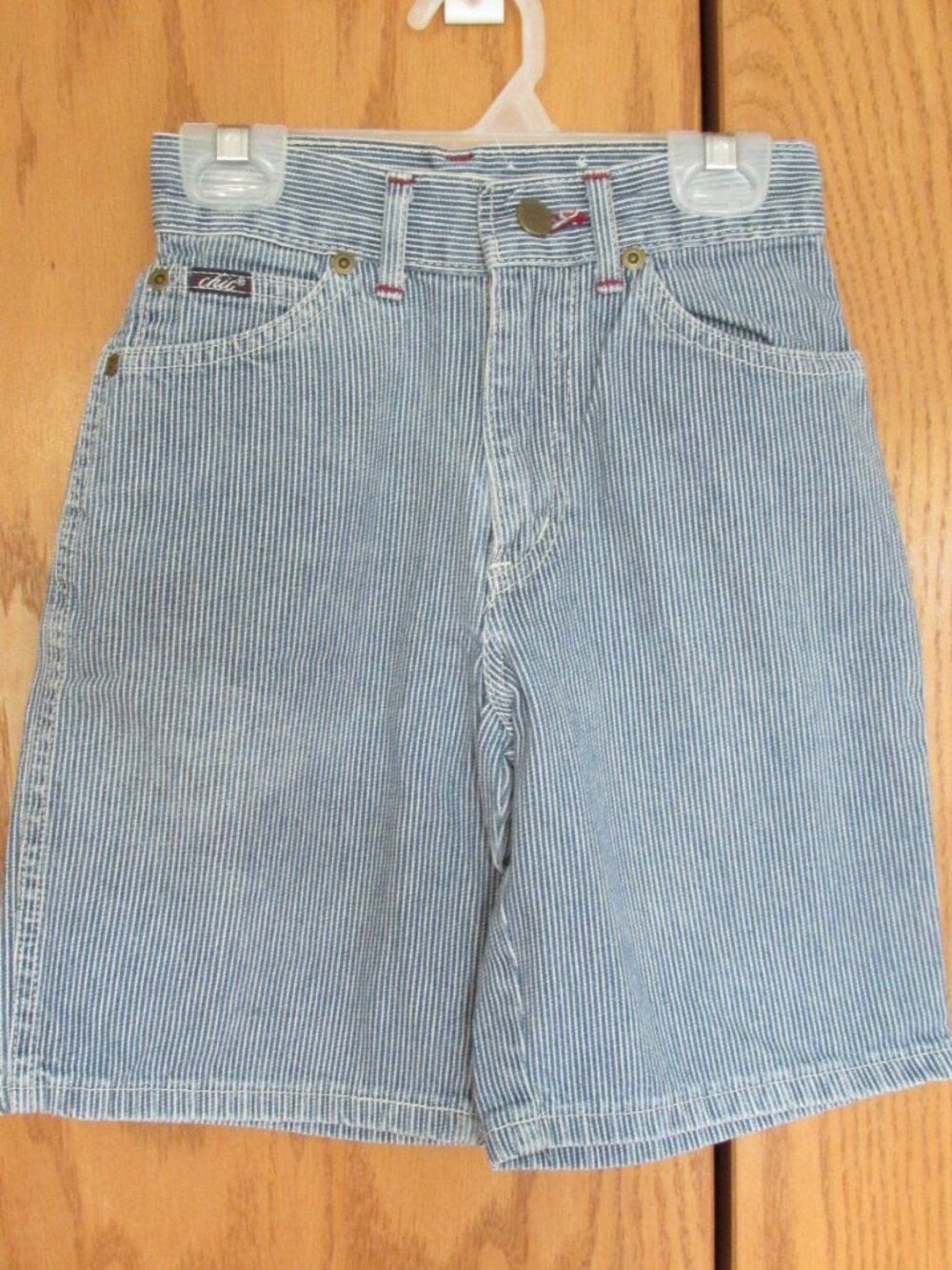 CHIC GIRLS SZ 8 JEANS SHORTS MED BLUE WHITE STRIPED DENIM JEANS VINTAGE USA MADE